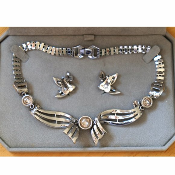 BOUCHER diamante and red rhinestone necklace and earrings - Picture 4 of 8